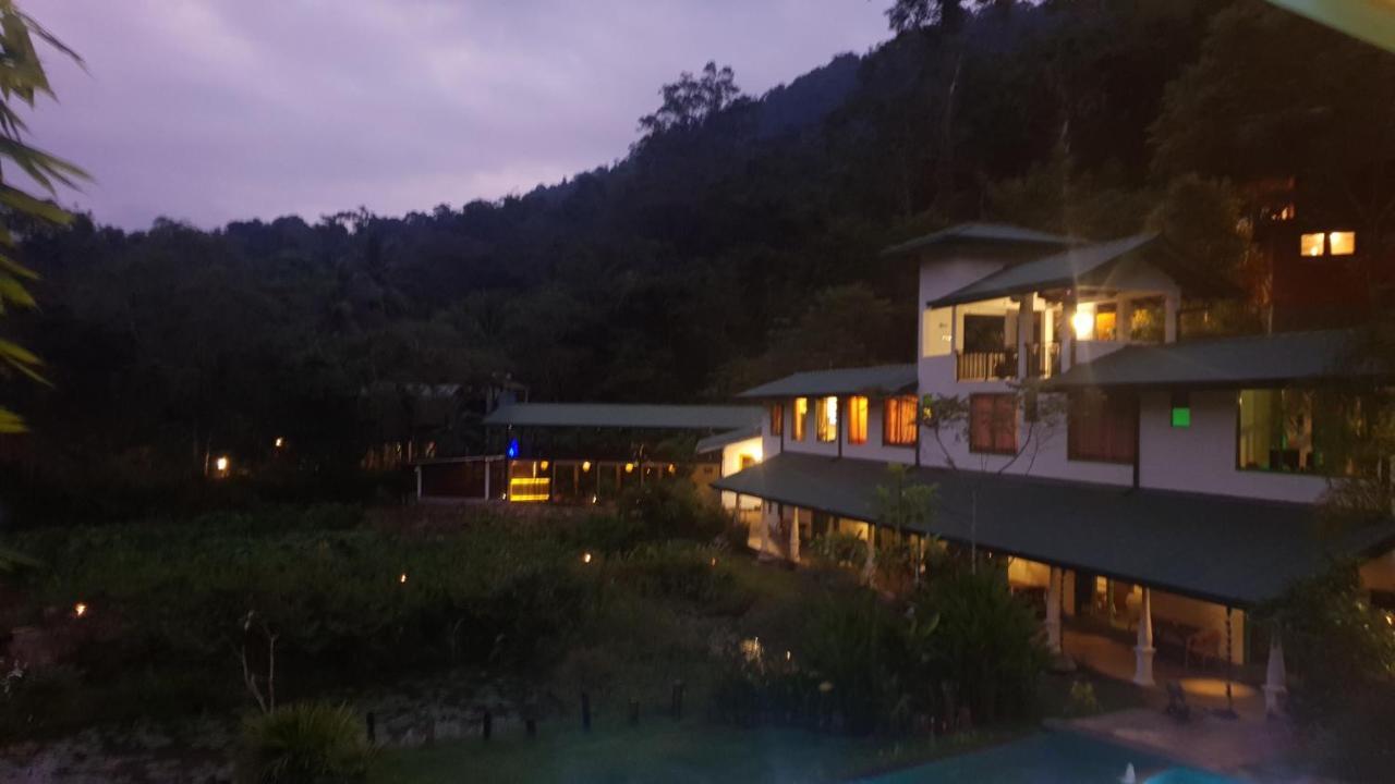 Sinharaja Forest Edge Денияйя